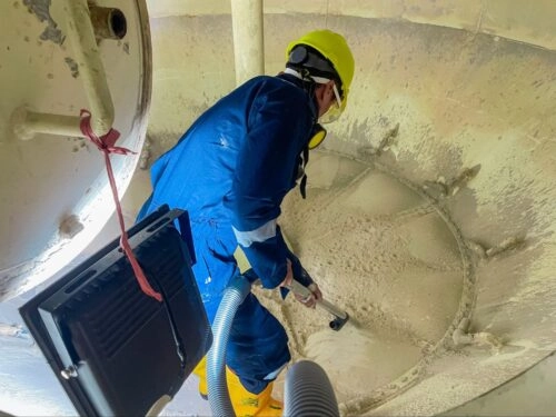 Water tank cleaning services in Dubai